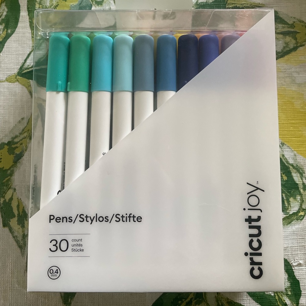 Cricut markers - 30 pack